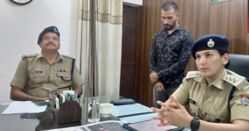 कैशियर निकला रंगदारी का आरोपी पुलिस ने किया गिरफ्तार