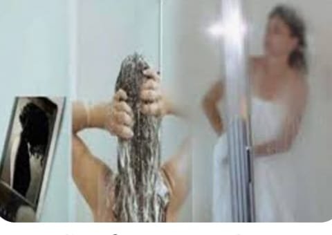 बाथरूम में नहा रही थी महिला किरायदार ने बना ली वीडियो