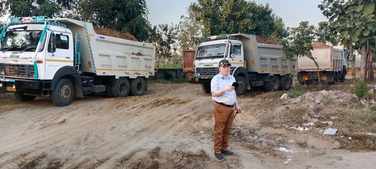 खनन विभाग द्वारा की गयी कार्यवाही में अवैध परिवहन और ओवर लोड मिट्टी से 6 ट्रक सीज