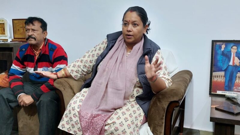 विधायक अनुपम रावत ने लगाया अधिकारियों पर काम में ढिलाई बरतने का आरोप मुख्यमंत्री से की मां