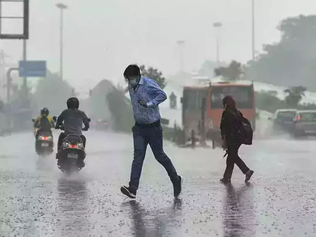 Rain News: बारिश की चेतावनीः उमस वाली गर्मी से मिलेगी राहत, अगले 24 घंटो के दौरान इन राज्यों में होगी भारी बारिश, जानिए