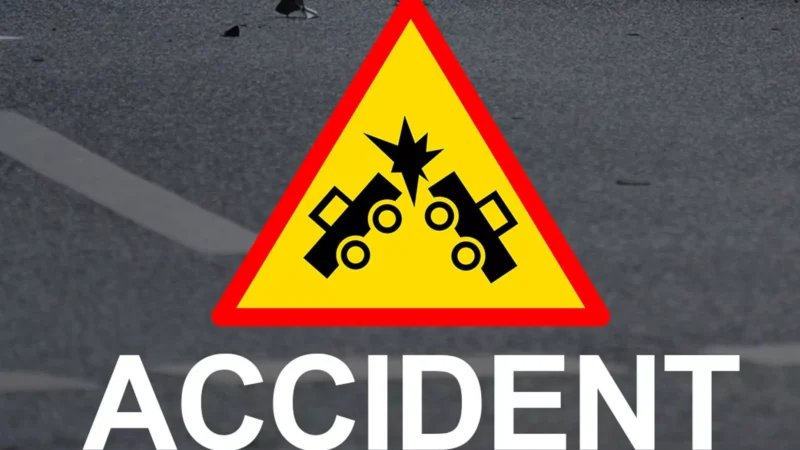 Kanpur Road Accident: दर्दनाक सड़क हादसा, दो ट्रकों के बीच फंसकर कार हुई चकनाचूर, चार बच्चों समेत पांच की मौत