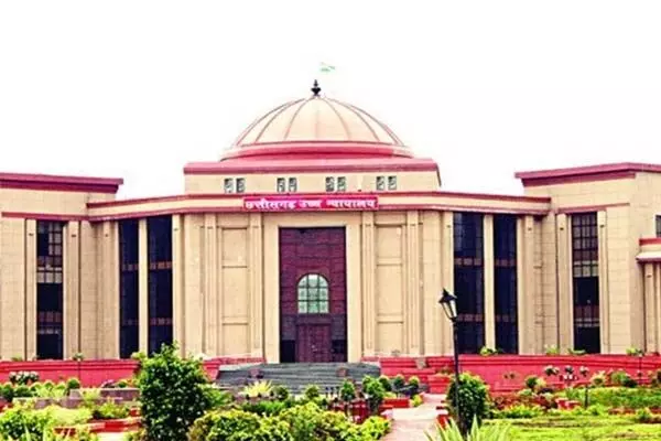 Bilaspur High Court: छत्तीसगढ़ हाई कोर्ट का महत्वपूर्ण फैसला: सहमति देने के बाद भी कर्मचारी के वेतन से नहीं कर सकते रिकवरी