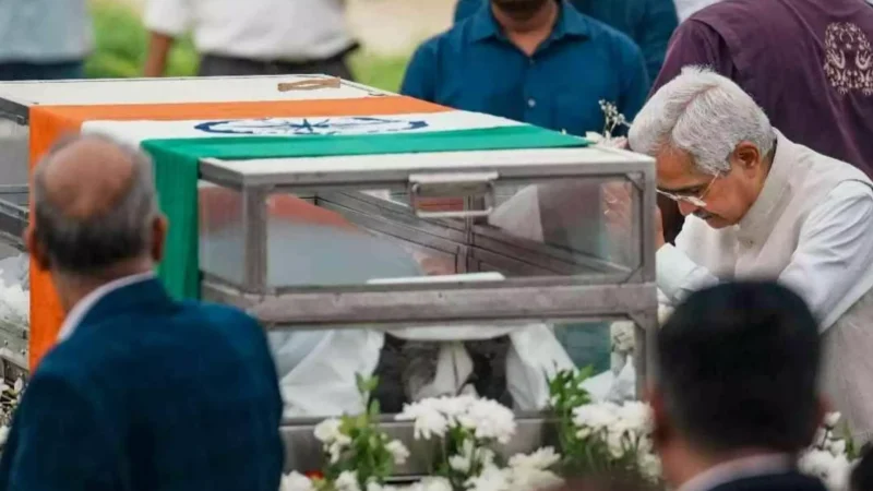 Ratan Tata Death News: Ratan Tata को अंतिम विदाई देने उमड़ा जनसैलाब, देखिए आखिरी तस्वीरें!