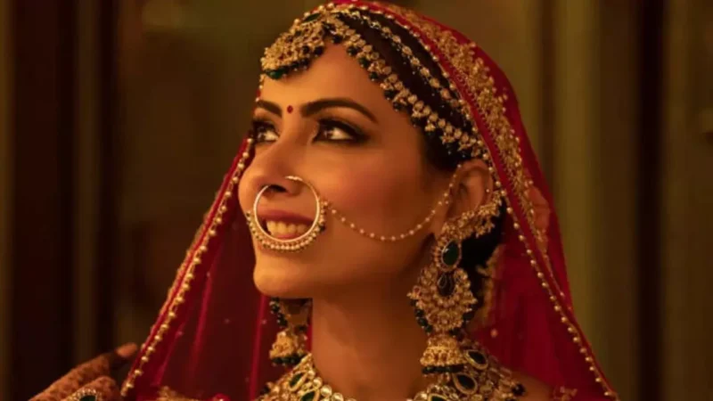 Karwa Chauth 2024: करवा चौथ के दिन 16 श्रृंगार कर दुल्हन की तरह हों तैयार, जानें इसका धार्मिक महत्व