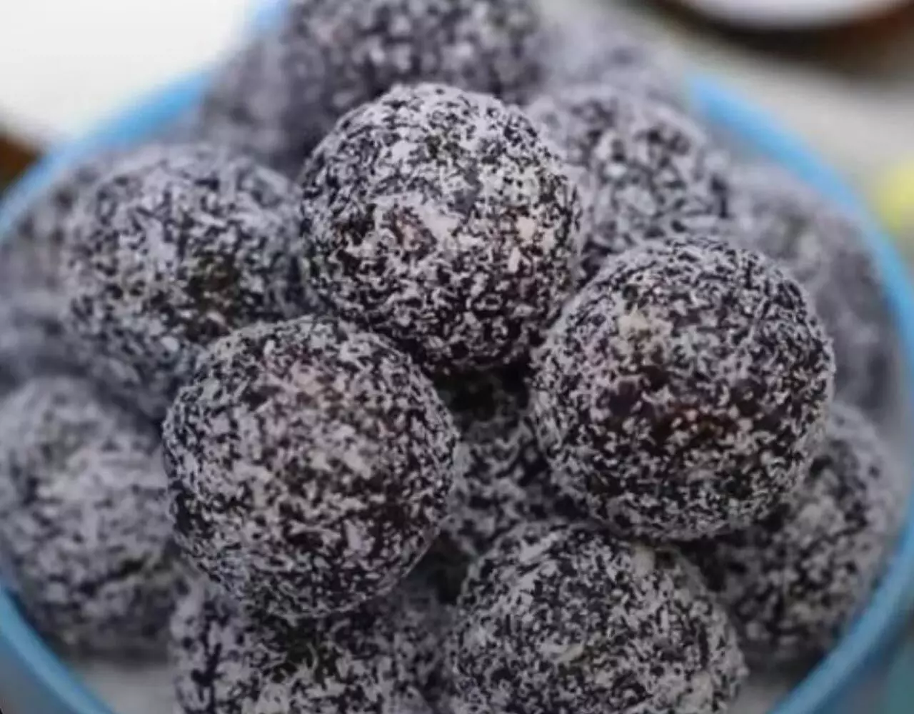 Diwali Special Protein Rich Chocolate Laddu Recipe: दीवाली पर टेस्टी और हेल्दी मिठाई बनाना चाहते हैं तो ट्राई करें इस प्रोटीन रिच चाॅकलेट लड्डू की रेसिपी…