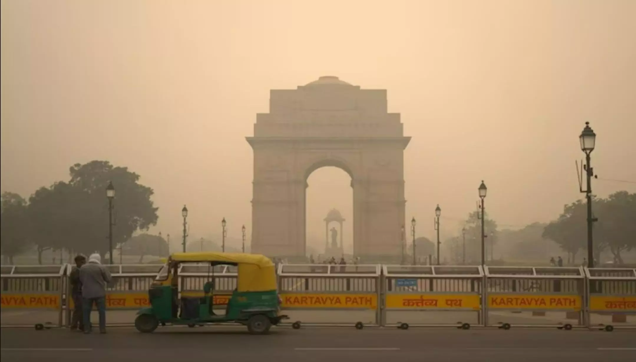 Delhi Air Pollution: दिल्ली में खतरनाक स्तर पर पहुंचा प्रदूषण, AQI बेहद खराब, GRAP लागू