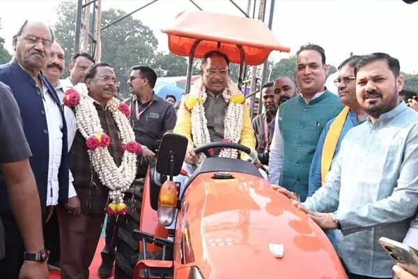 Chhattisgarh News: विकसित भारत बनाने में किसानों का योगदान महत्वपूर्ण: विष्णु देव साय