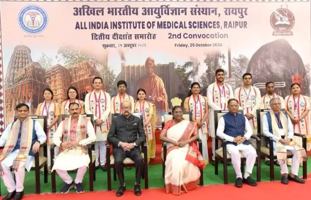 AIIMS के द्वितीय दीक्षांत समारोह राष्ट्रपति, राज्यपाल और CM विष्णुदेव हुए शामिल, राष्ट्रपति द्रौपदी मुर्मु बोलीं-चिकित्सक हमेशा मानवीय मूल्यों के साथ कार्य करें…