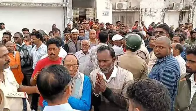 Balrampur News: ASP के उपर पत्थरों से हमला, जान बचाकर भागना पड़ा एएसपी और पुलिसकर्मियों को…