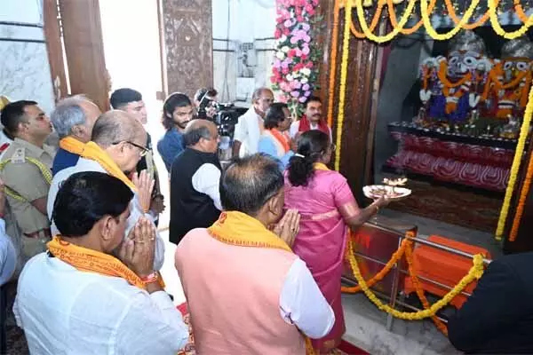 President's visit to Chhattisgarh: राष्‍ट्रपति मुर्मू ने जगन्नाथ मंदिर में किया दर्शन, देशवासियों की सुख-समृद्धि और निरंतर प्रगति के लिए आशीर्वाद मांगा