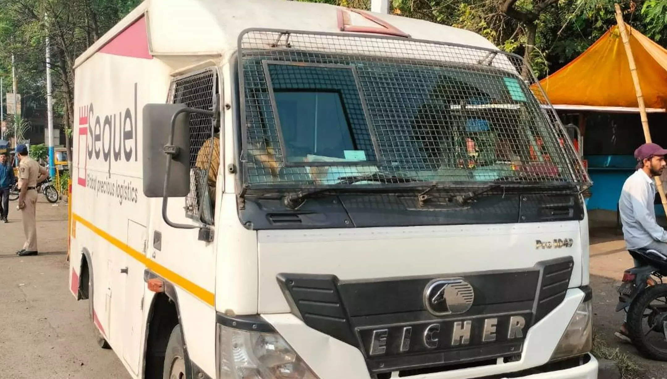 Maharashtra Assembly Election 2024: महाराष्ट्र चुनाव से पहले टेंपो में मिला 138 करोड़ रुपये का सोना, महाराष्ट्र के पुणे में पुलिस की बड़ी कार्रवाई