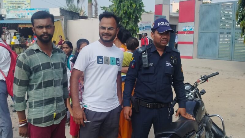 असामाजिक तत्वो पर काबू पाने के लिए सीपीयू ने चलाया विशेष अभियान,स्कूलों के बाहर मंडरा रहे मनचलों की खींची लगाम CPU launched a special campaign to control anti-social elements, brought down the miscreants hovering outside schools.