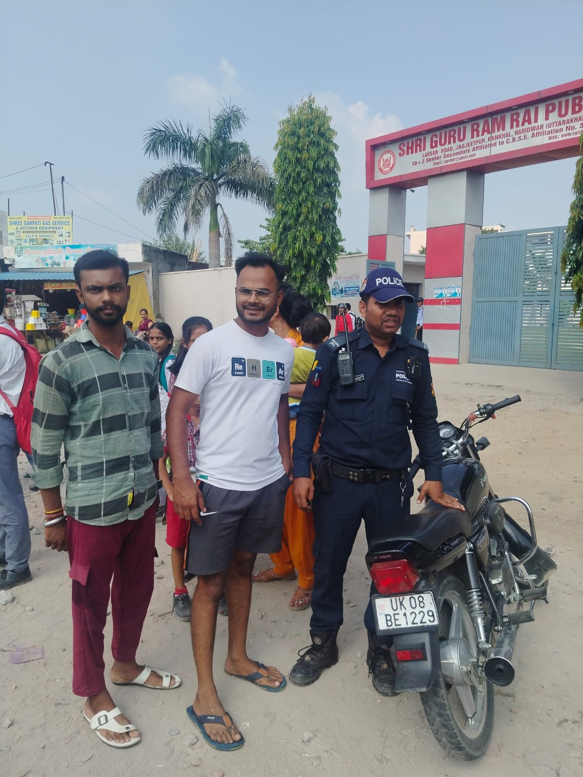 असामाजिक तत्वो पर काबू पाने के लिए सीपीयू ने चलाया विशेष अभियान,स्कूलों के बाहर मंडरा रहे मनचलों की खींची लगाम CPU launched a special campaign to control anti-social elements, brought down the miscreants hovering outside schools.