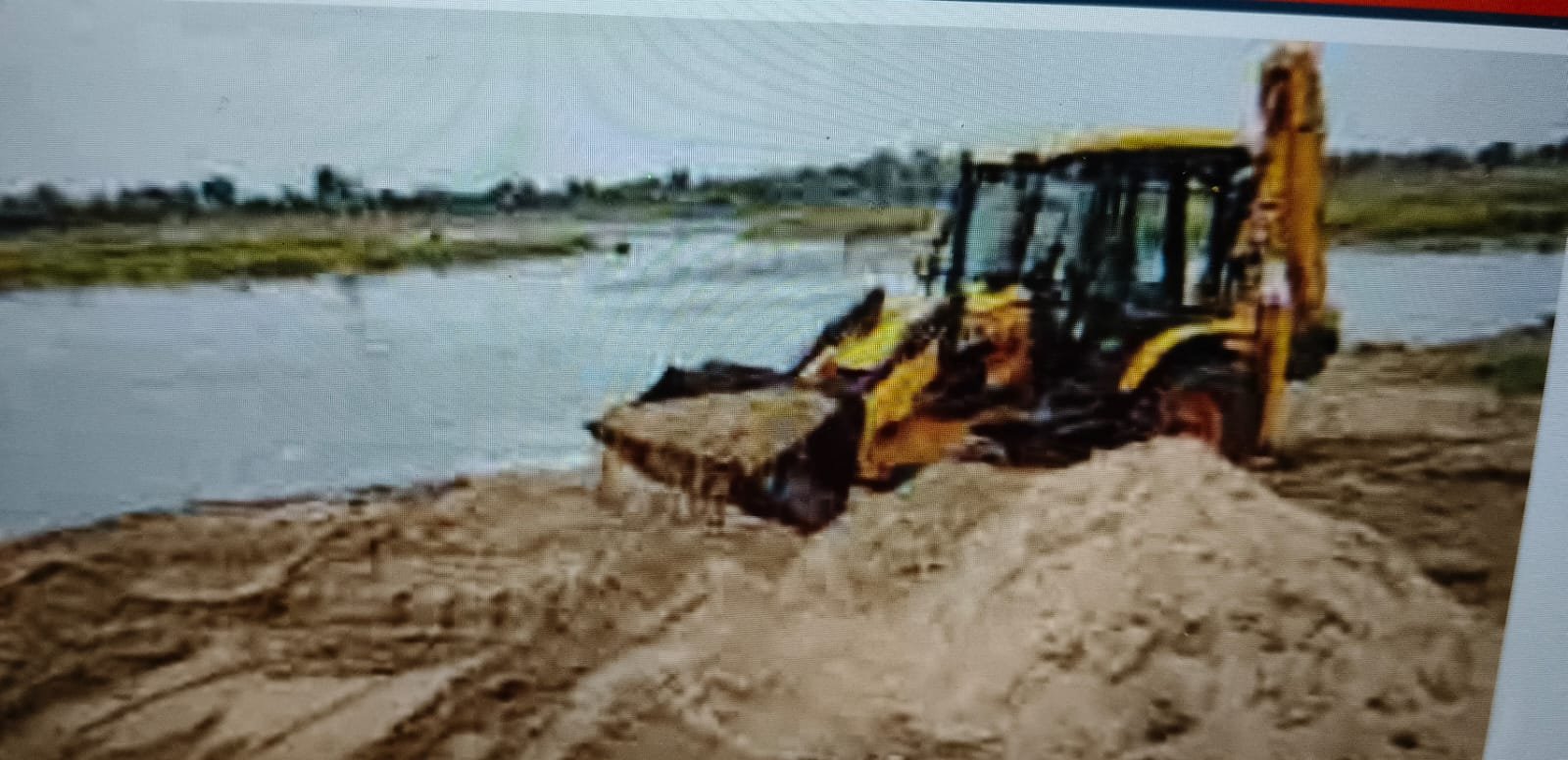 बिना रॉयल्टी गिट्टी एवं डस्ट ले जाने वाले तीन डंफर पकड़ कर थाने में रखबाये