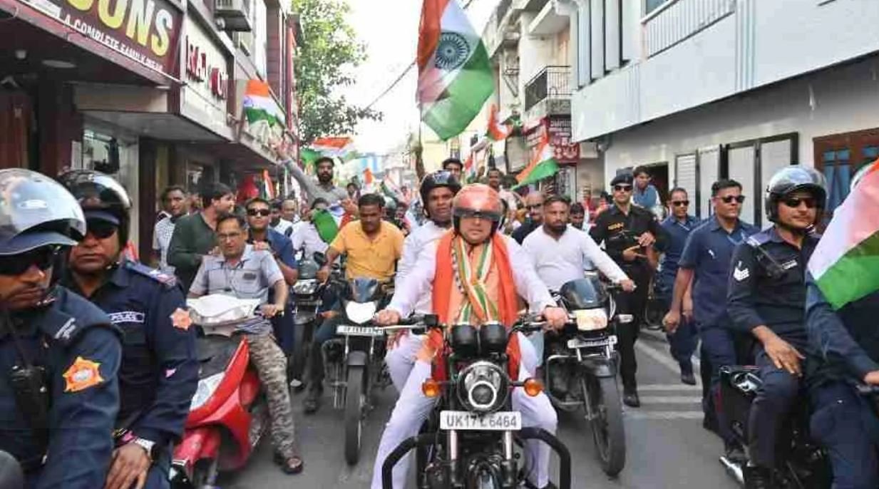 तिरंगा बाइक रैली में शामिल हुए सीएम धामी, मुख्यमंत्री ने ‘हर घर तिरंगा’ अभियान को सफल बनाने का किया आह्वान