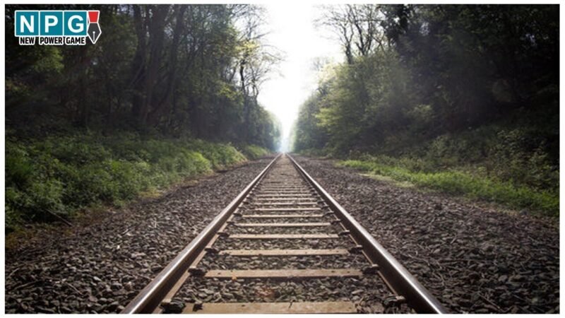 Raipur News: रायपुर क्राइम, गर्लफ्रेंड से विवाद, बॉयफ्रेंड पहुंच गया सुसाइड करने रेलवे ट्रेक, तभी ट्रेन के आने से पहले पहुँच गई पुलिस…