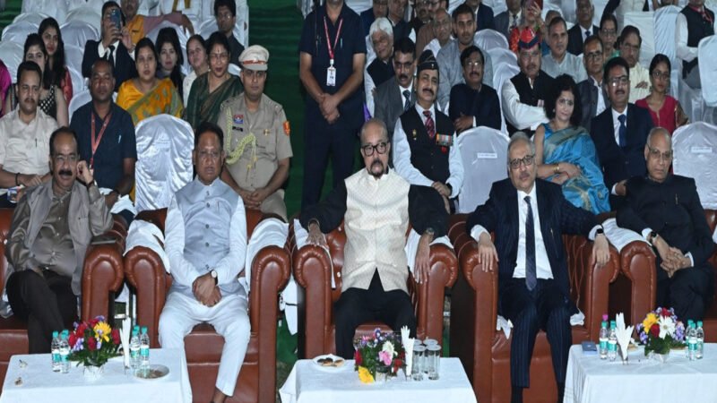 CG News: राजभवन में दीपावली मिलन समारोह का हुआ आयोजन, मुख्यमंत्री सहित जनप्रतिनिधिगण व गणमान्य नागरिक रहे उपस्थित