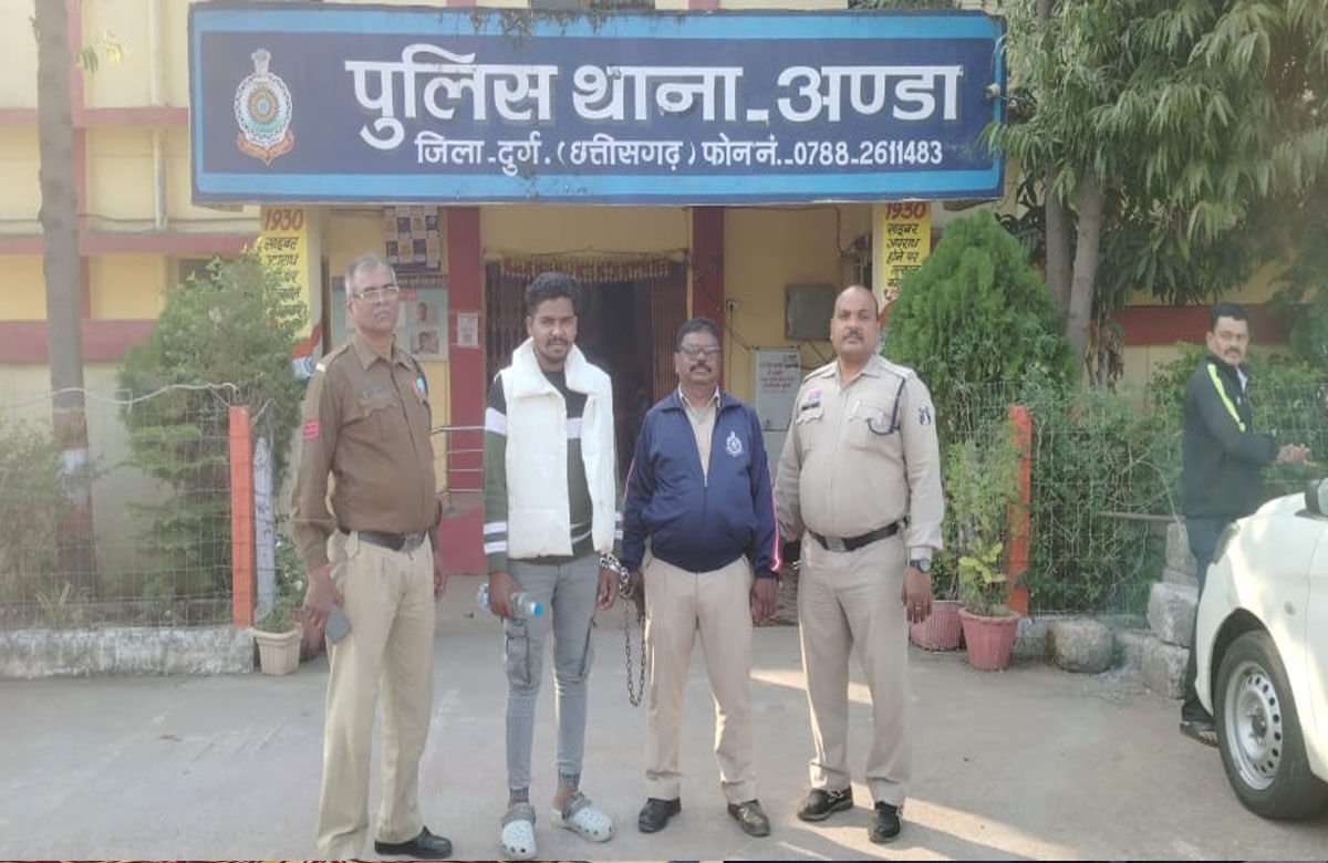Durg News: छत्तीसगढ़ में 10 लाख के गांजा से भरा बैग पकड़ाया, पुलिस ने ओडिशा के तस्कर को पकड़ा…