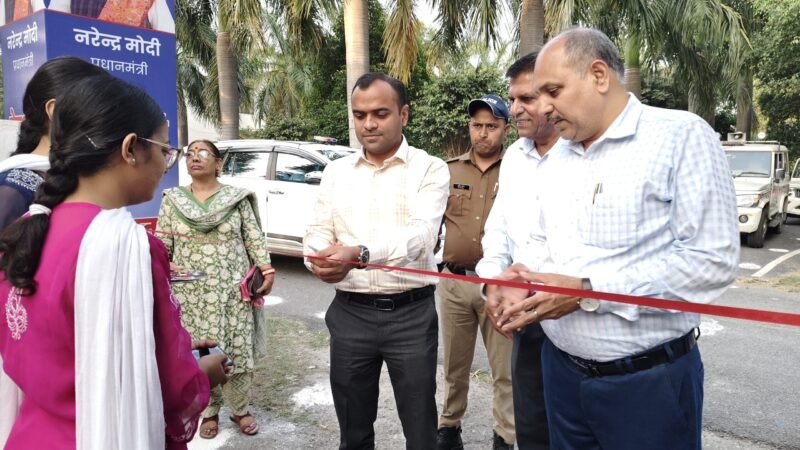 रजत जयंती सप्ताह के अतर्गत ऋषिकुल में आयोजित होने वाले कार्यक्रम का शुभारंभ जिलाधिकारी द्वारा दीप प्रज्वलित कर किया