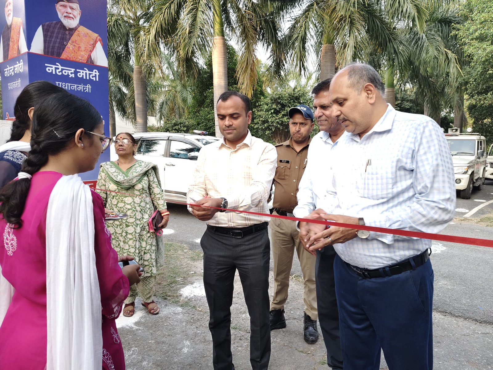 रजत जयंती सप्ताह के अतर्गत ऋषिकुल में आयोजित होने वाले कार्यक्रम का शुभारंभ जिलाधिकारी द्वारा दीप प्रज्वलित कर किया