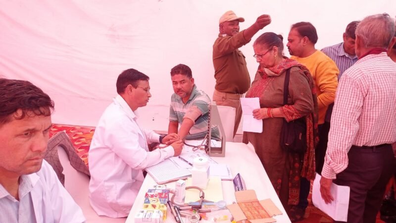 शिवालिक नगर हरिद्वार में होम्योपैथिक विभाग द्वारा चिकित्सा कैम्प लगाया गया