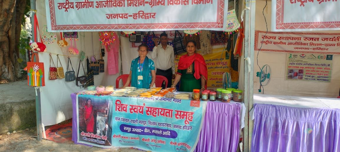 राज्य स्थापना रजत जयंती सप्ताह में स्वयं सहायता समूहों के उत्पादों की बिक्री ने बढ़ाया उत्साह