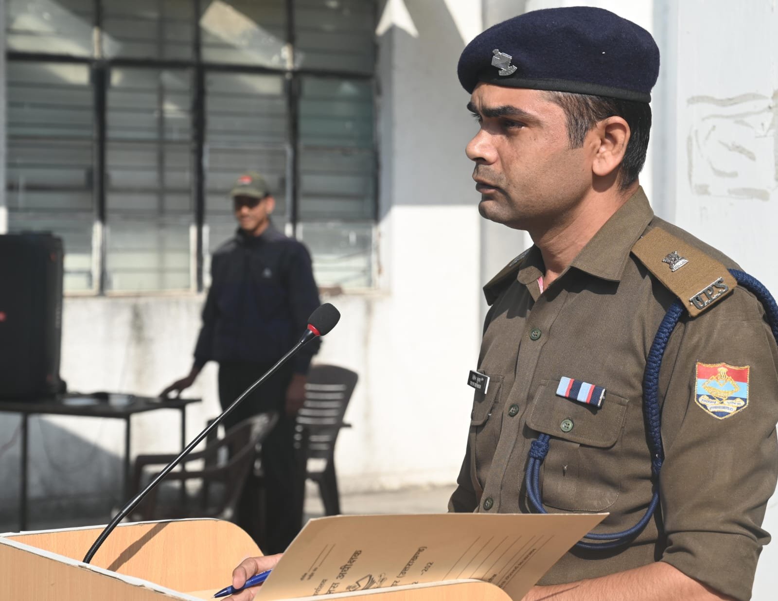 वंदे मातरम गायन के दौरान देशभक्ति के रंग में सरोबार दिखे पुलिस कर्मी