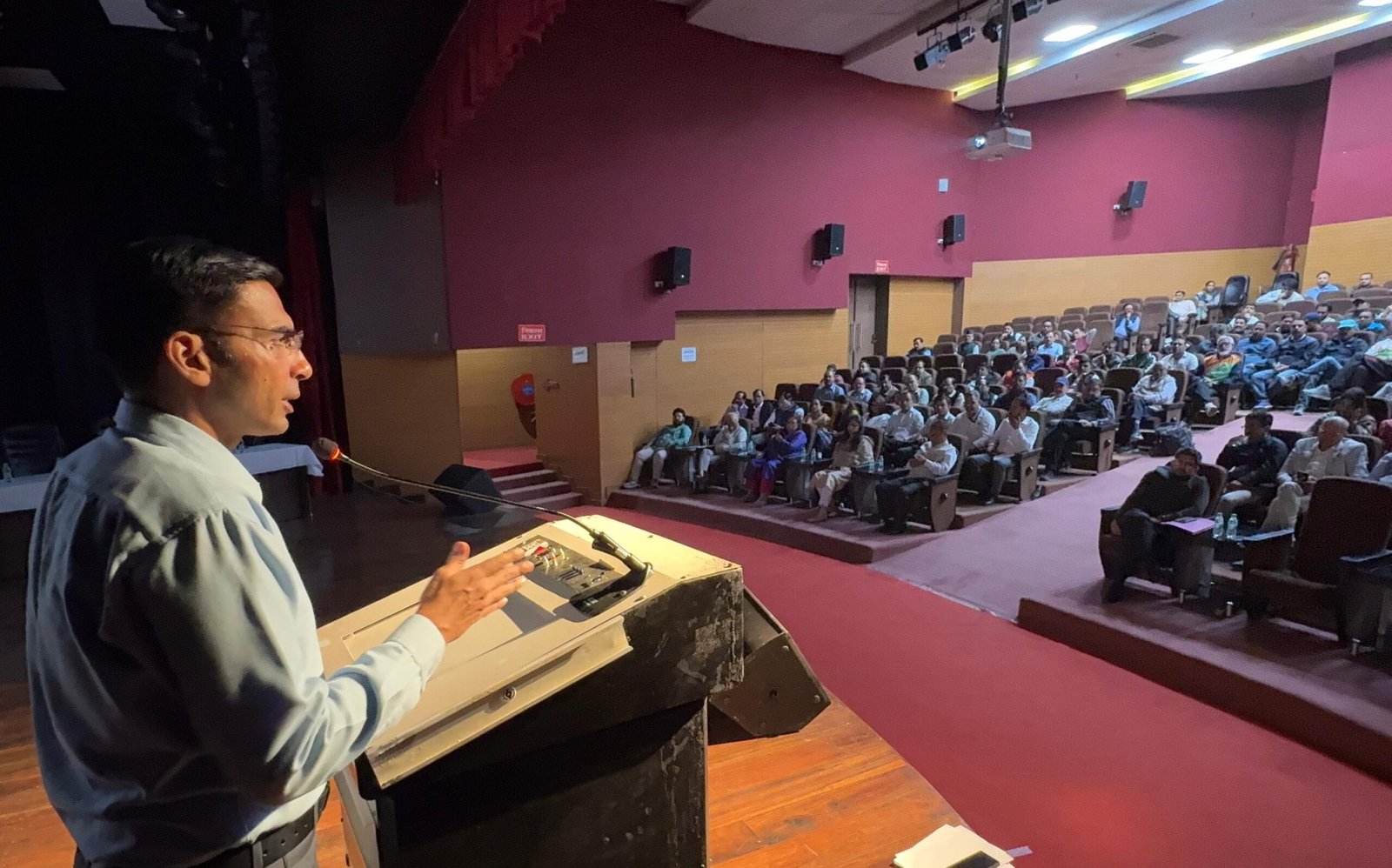 पीएम ड्यूटी में तैनात अधिकारियों को डीएम ने समझाए दायित्व; ड्यूटी में भूल-चूक के लिए कोई स्थान नही