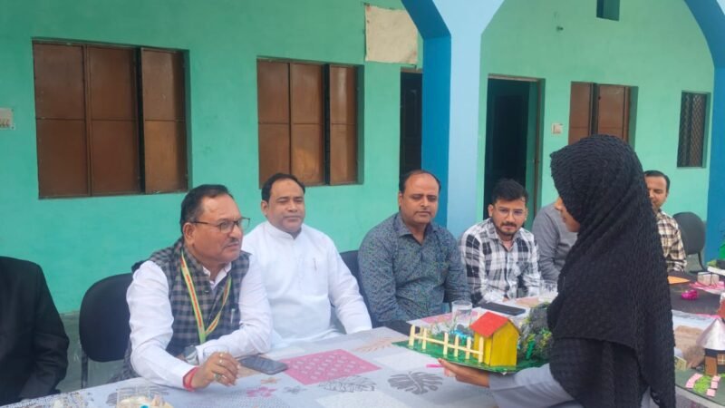 उत्तराखंड राज्य की 25वीं वर्षगांठ के पर सांस्कृतिक कार्यक्रम आयोजन, उत्कृष्ट प्रदर्शन करने वाले छात्रों को ट्रॉफी, मेडल एवं प्रशस्ति पत्र देकर सम्मानित किया