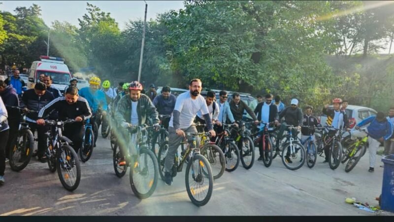 जिला खेल कार्यालय, हरिद्वार द्वारा राज्य स्थापना दिवस की 25वीं जयंती पर साईकिल रैली का आयोजन किया