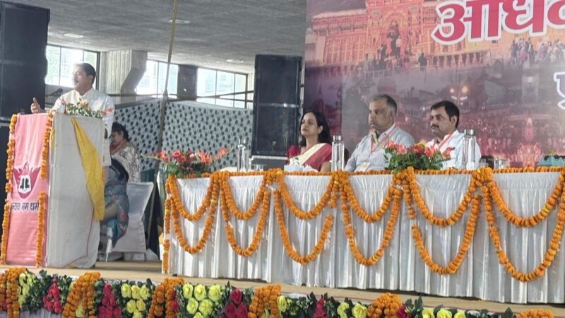 पूर्व जस्टिस वीबी शर्मा ने उत्तराखंड अधिवक्ता परिषद देवभूमि की प्रदेश स्तरीय दो दिवसीय बैठक में संबोधन किया