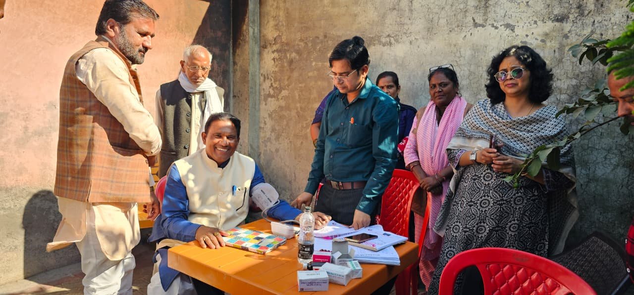 धामी सरकार – चली गरीब के द्वार