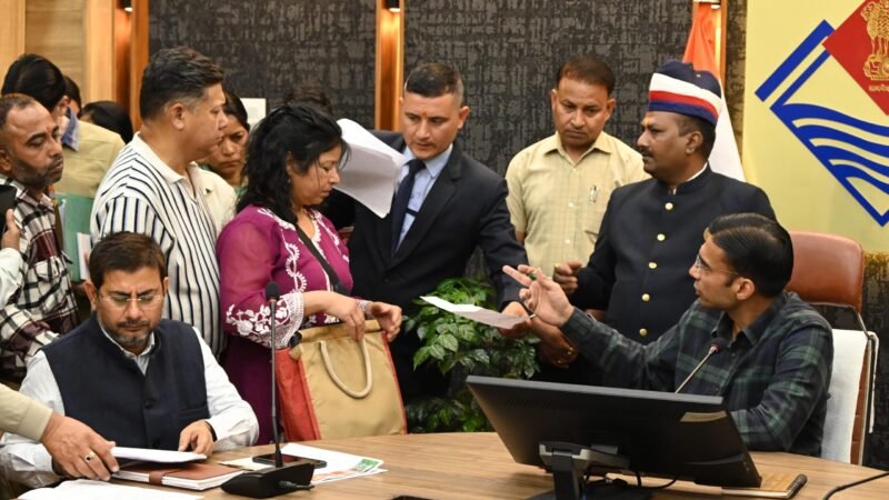 डीएम जनदर्शन, सुनवाई से लेकर समाधान तक; बढ़ती जन अपेक्षाएं; मौके पर ही निर्णय