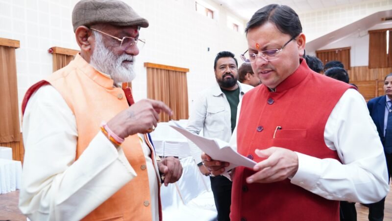 मुख्यमंत्री धामी ने जनता मिलन कार्यक्रम में सुनी जन समस्याएं