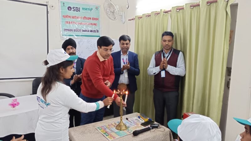 स्वरोजगार की नई राहः आरसेटी रुद्रप्रयाग में शुरू हुआ ब्यूटी पार्लर प्रशिक्षण