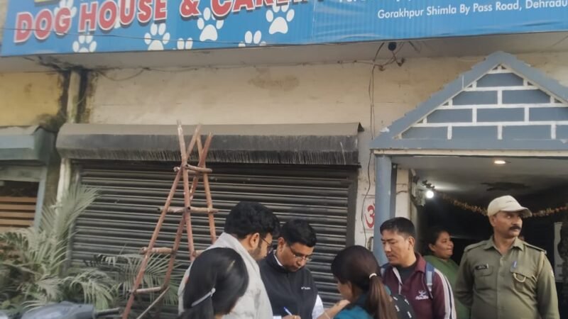 बिना लाईसेंस का चल रहे पशु केयर सेंन्टर पर प्रशासन ने लगाया ताला; किया सील