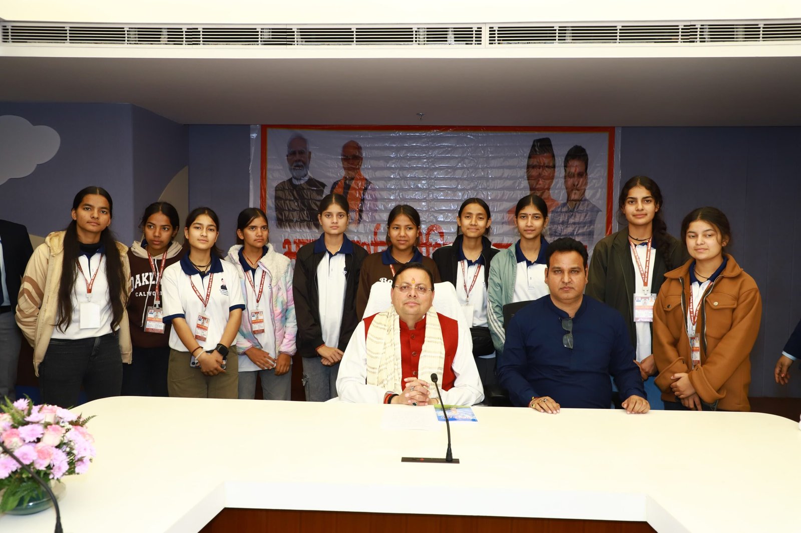 मुख्यमंत्री ने भारत दर्शन शैक्षिक भ्रमण कार्यक्रम 2025 में देवप्रयाग विधानसभा क्षेत्र के मेधावी छात्र-छात्राओं के साथ संवाद किया