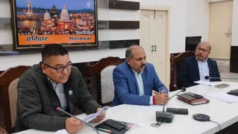 जनपद में बेसहारा असहाय एवं गरीब लोगों को शीत लहर से बचाने के लिए अलाव जलाने एवं रैन बसेरे के लिए तत्काल स्थान चिन्हित करे अधिकारी: सीडीओ