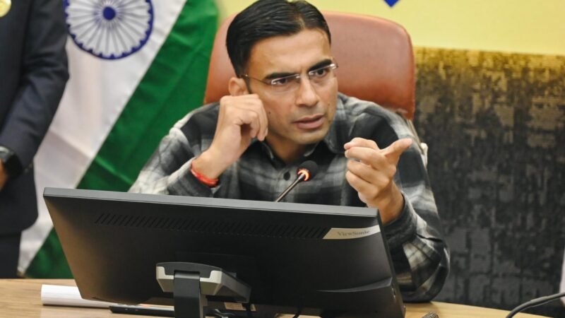 स्कूल प्रबन्धन ने टीसी देने से की आनाकानी, डीएम तक पंहुचा मामला तो 02 दिन में जारी हुई टीसी; फीस माफ