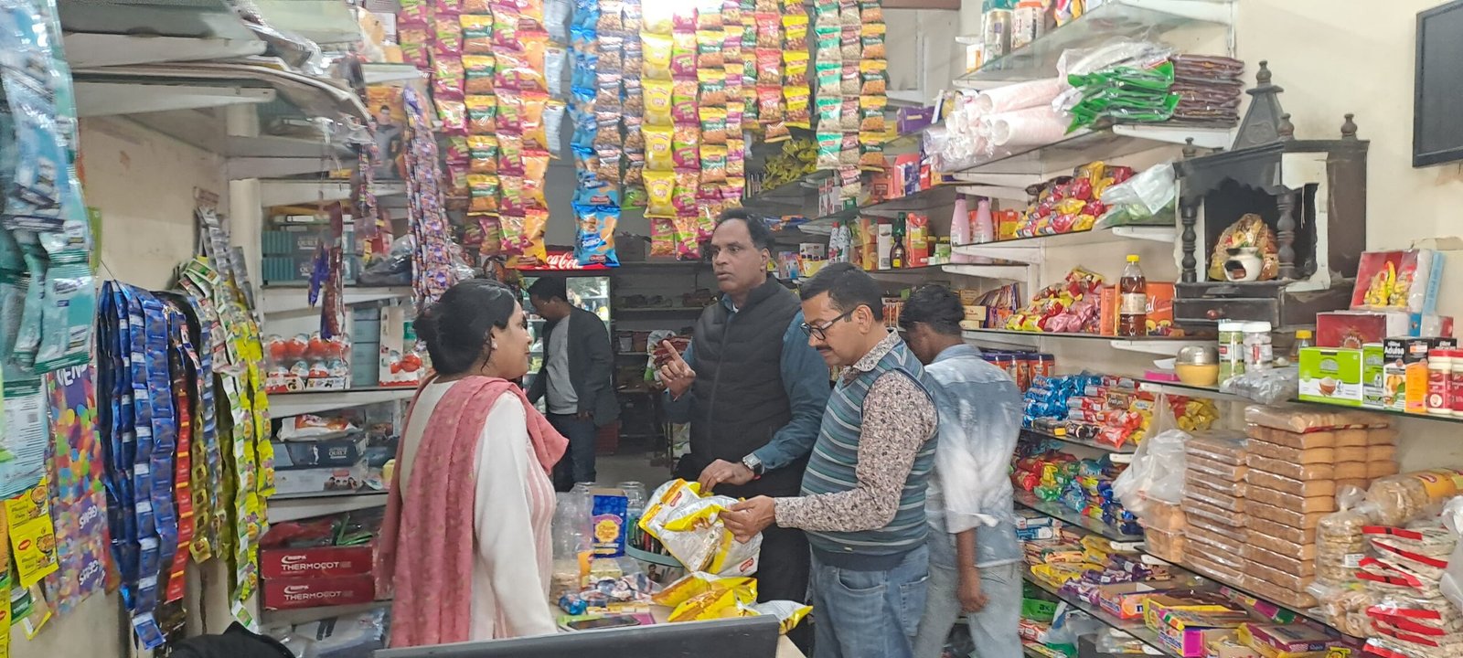 छात्रों को एक्सपायरी डेट के चिप्स वितरण करने पर खाद्य सुरक्षा विभाग द्वारा की गई आवश्यक कार्यवाही