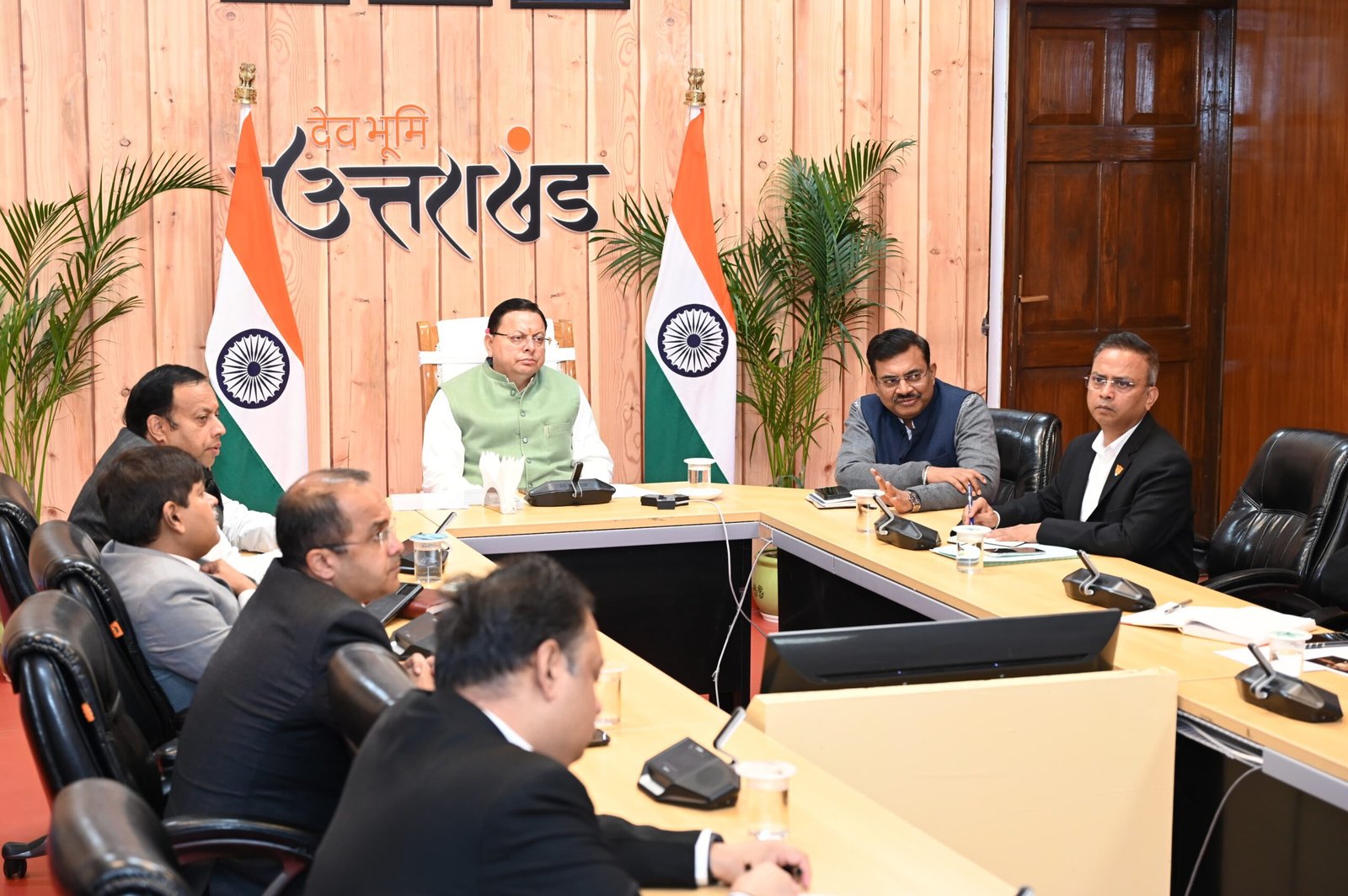 मुख्यमंत्री धामी ने उच्च स्तरीय बैठक के दौरान अधिकारियों को निर्देश दिए