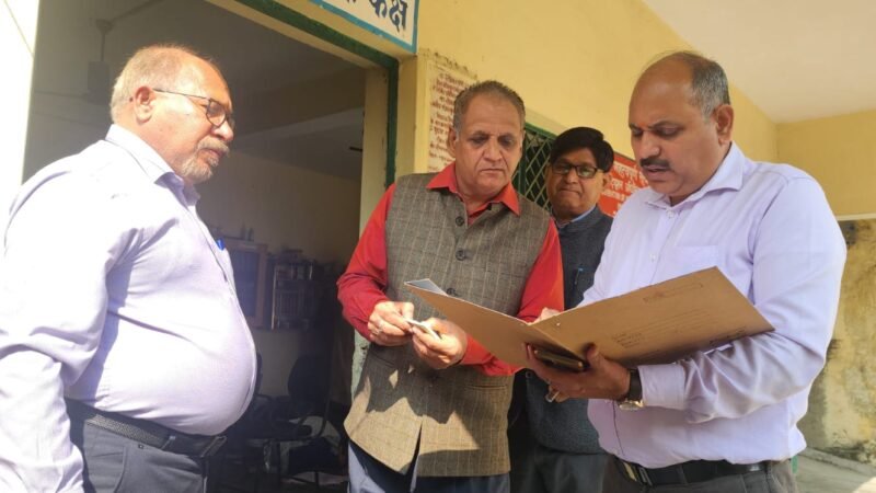 मुख्य विकास अधिकारी ने किया प्राथमिक स्वास्थ्य केन्द्र तथा रा.प्रा.विद्यालय का औचक निरीक्षण