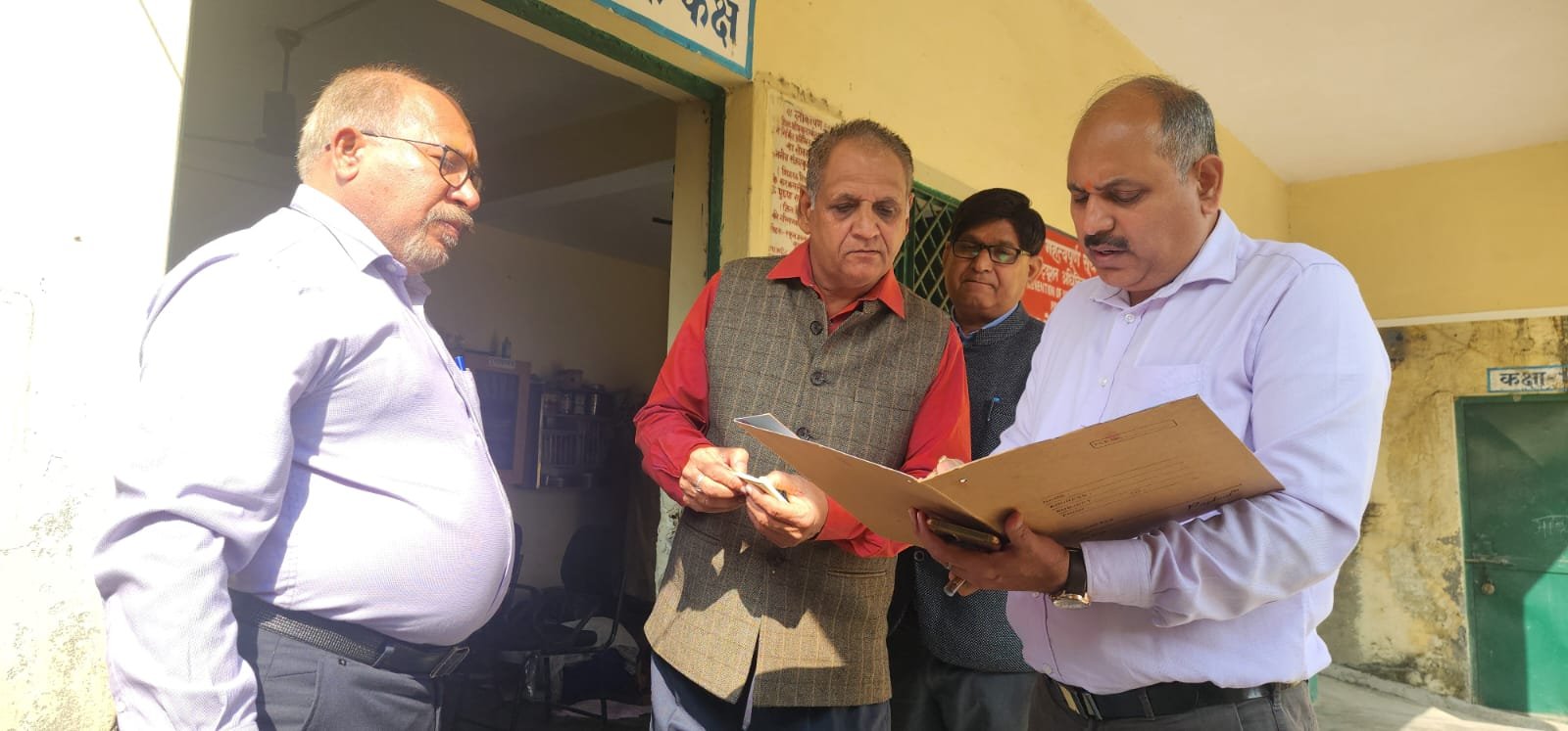 मुख्य विकास अधिकारी ने किया प्राथमिक स्वास्थ्य केन्द्र तथा रा.प्रा.विद्यालय का औचक निरीक्षण
