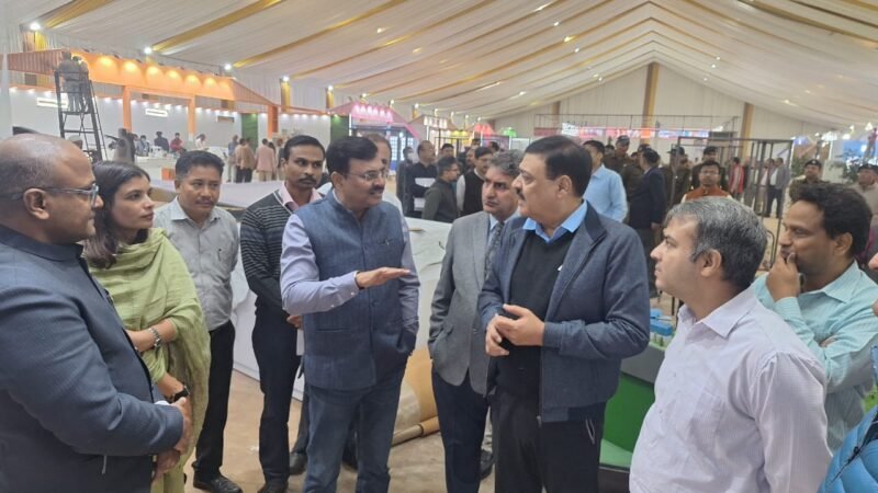 मुख्य सचिव ने एफआरआई जाकर उत्तराखण्ड रजत जयंती समारोह के दौरान 09 नवम्बर को आयोजित होने वाले मुख्य कार्यक्रम की तैयारियों का जायजा लिया