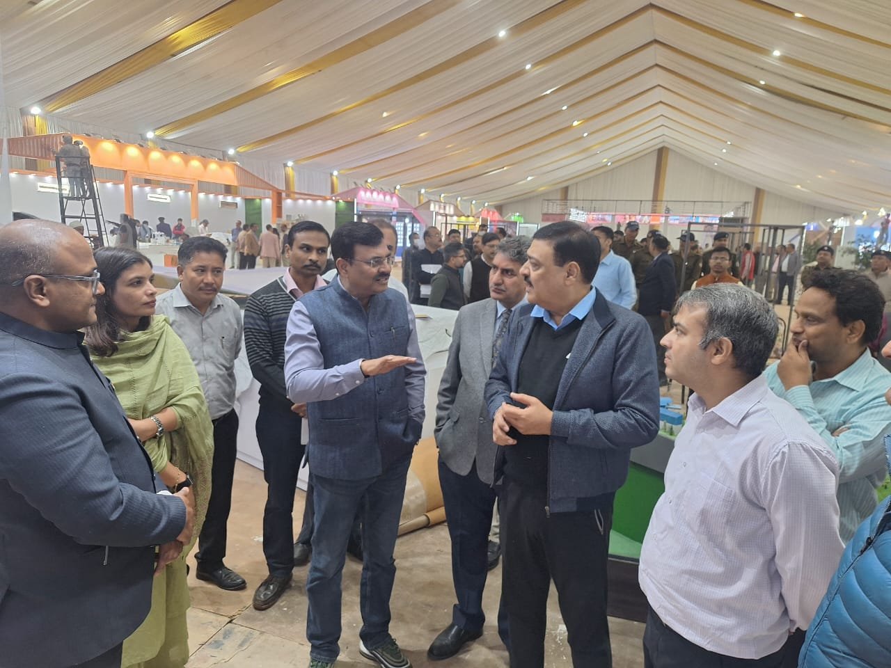 मुख्य सचिव ने एफआरआई जाकर उत्तराखण्ड रजत जयंती समारोह के दौरान 09 नवम्बर को आयोजित होने वाले मुख्य कार्यक्रम की तैयारियों का जायजा लिया