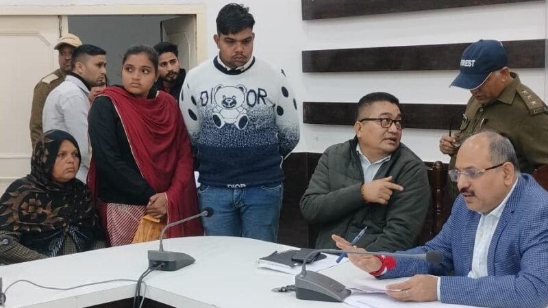 जनसुनवाई कार्यक्रम में 57 समस्याएं की गए दर्ज गई,जिसमें से मौके पर 32 समस्याओं का किया निराकरण किया गया तथा शेष शिकायतों को संबंधित अधिकारियों को दिए त्वरित निराकरण हेतु प्रेषित किया गया