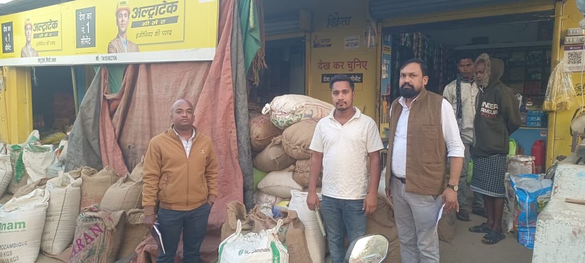 Balodabazar News: संयुक्त टीम की बड़ी कार्रवाई, बिचौलियों से 24.99 लाख का 1055 क्विंटल अवैध धान जब्त, गोदाम सील