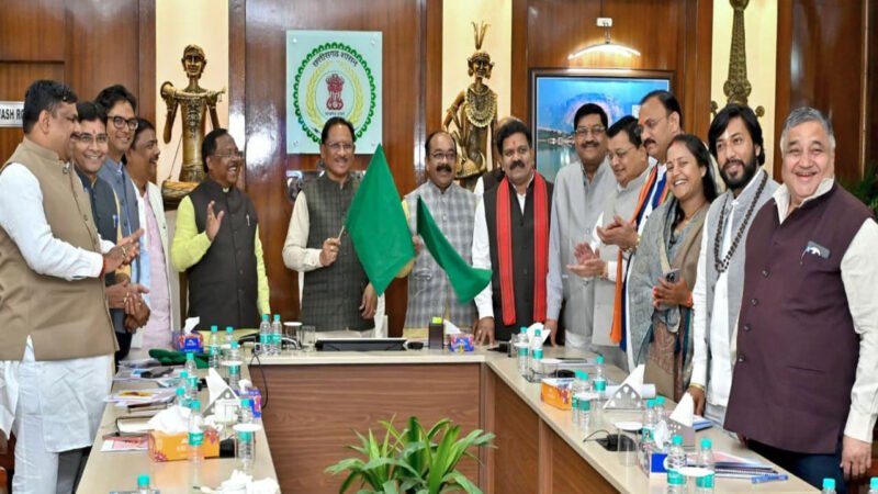 CG News: 180 नए गांव जुड़े बस सुविधा से, मुख्यमंत्री ग्रामीण बस योजना का दूसरा चरण शुरू, सीएम ने किया शुभारंभ