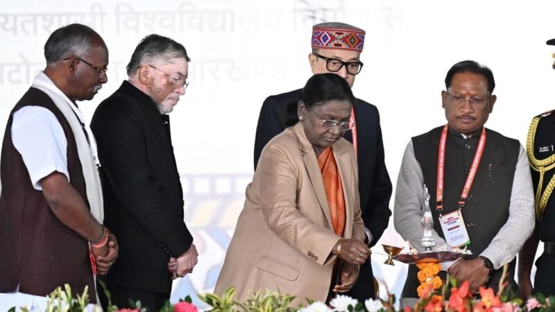 CG News: मुख्यमंत्री विष्णुदेव झारखंड में कार्तिक जतरा में हुए शामिल, राष्ट्रपति ने ‘जशक्राफ्ट’ एवं जशपुर की जनजातीय मातृशक्ति के कौशल की सराहना की